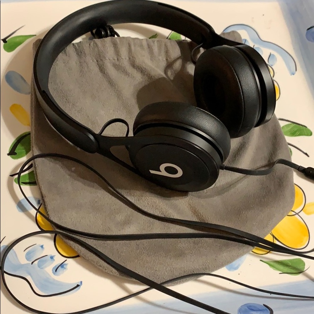 {SOLD LOCALLY} Beats by Dre headphones